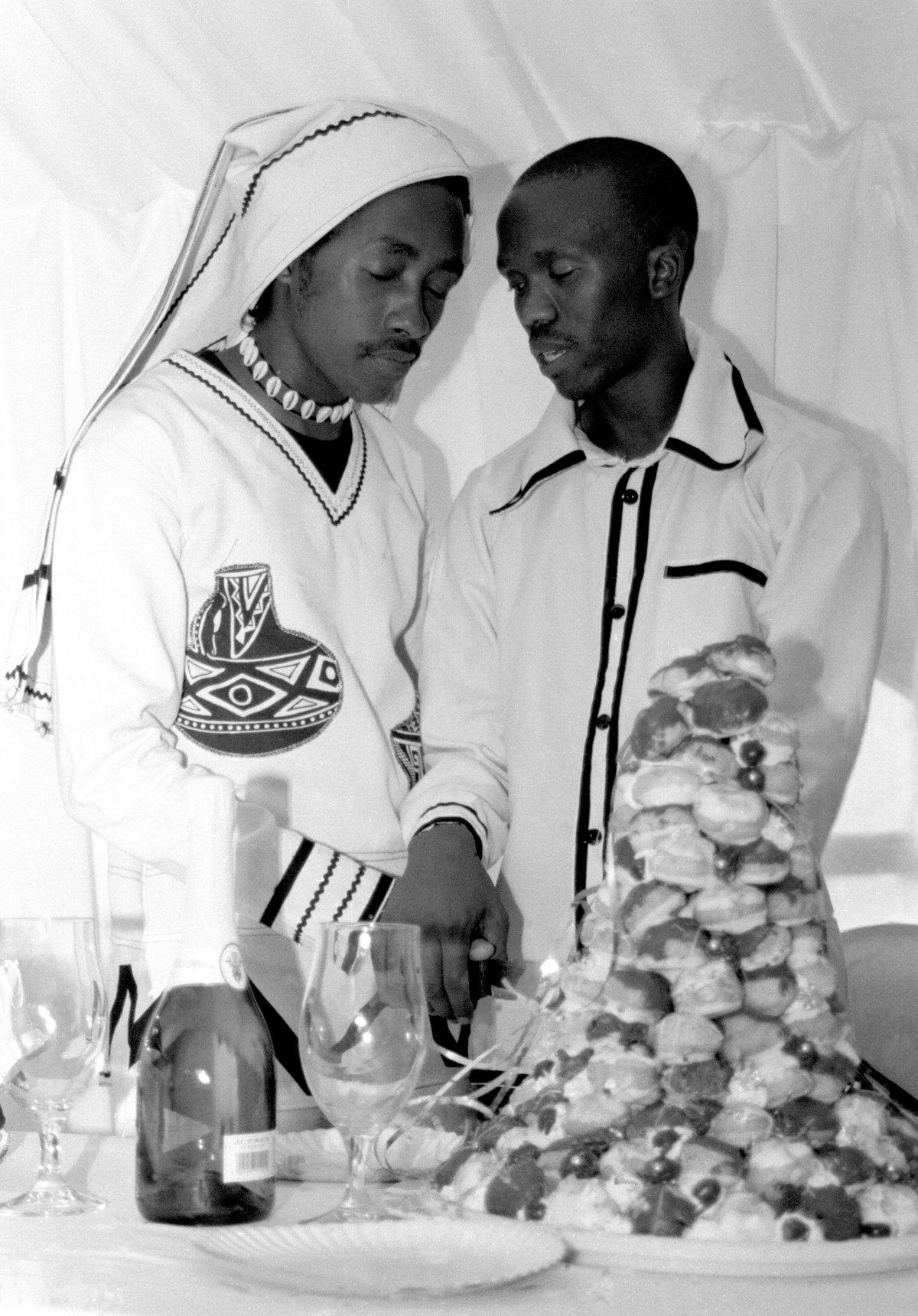 Sabelo Mlangeni, Faith and Sakhi Moruping, Thembisa
Township, 2004, de la série Isivumelwano.