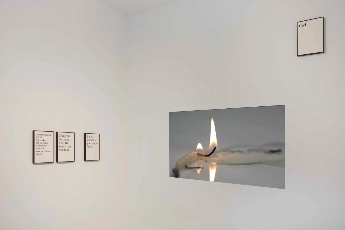Vue de l’exposition « Adrianna Wallis et Diane Esmond : Il restera la gravité » à la Galerie Anne-Laure Buffard. Courtesy des artistes et Galerie Anne-Laure Buffard. Photo Wonwoo Kim