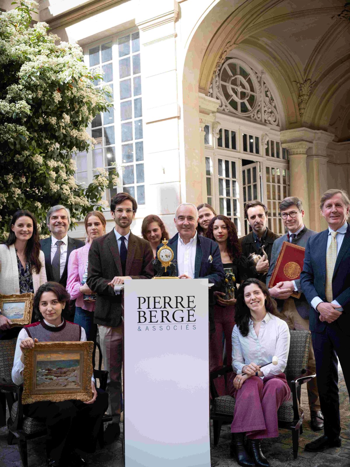 L'équipe de Pierre Bergé & Associés. Photo Yann Girault