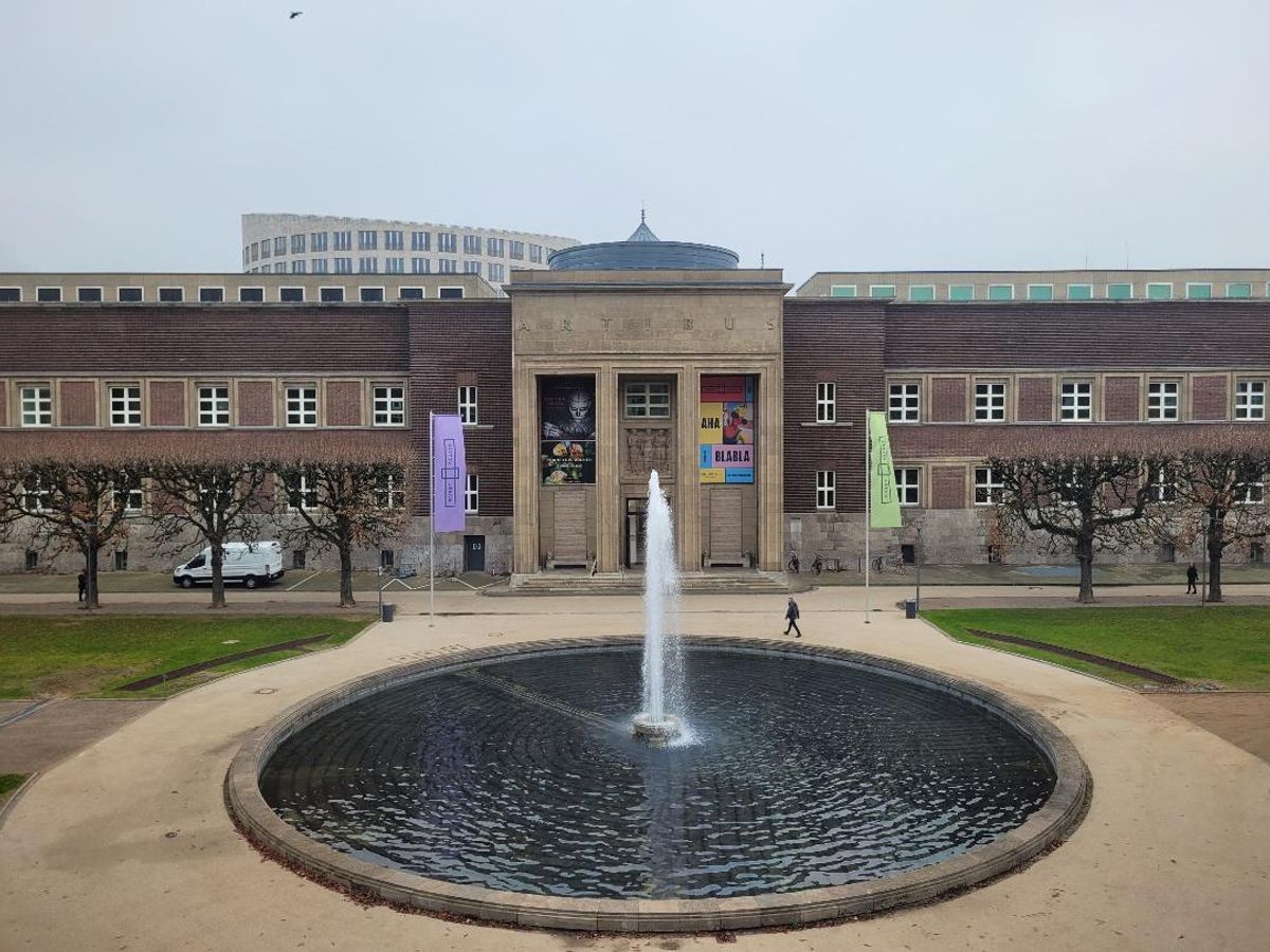 L'entrée du Kunstpalast, à Düsseldorf. Photo A.C.