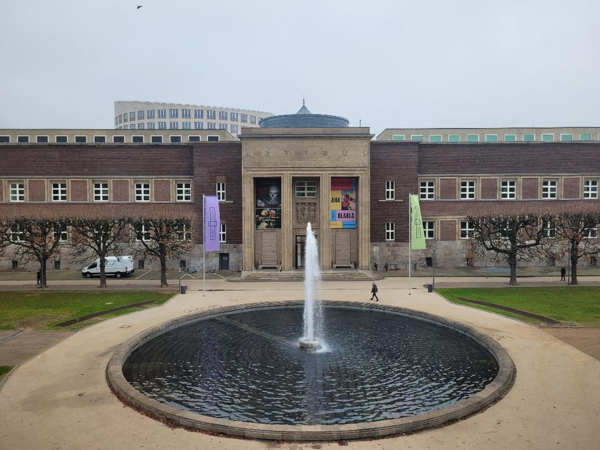 L'entrée du Kunstpalast, à Düsseldorf. Photo A.C.