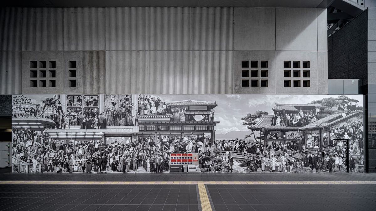 JR , The Chronicles of Kyoto (détail), 2024, collage de photographies, gare de Kyoto. Courtesy de KYOTOGRAPHIE. Photo Kenryou Gu