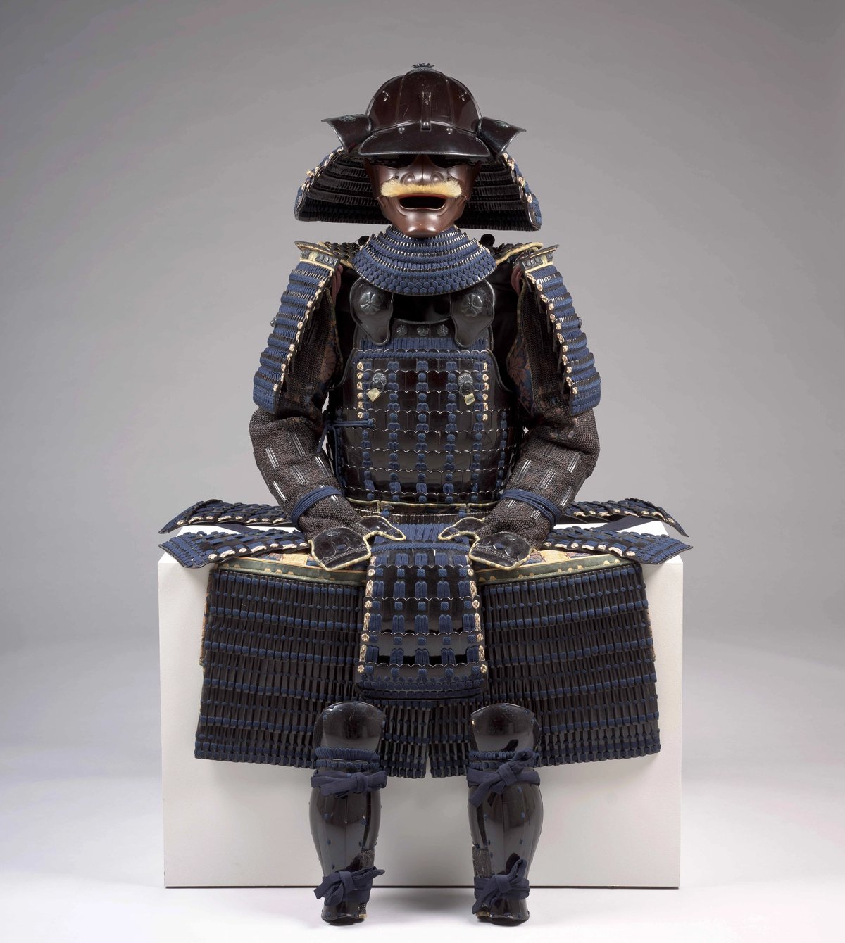 Armure, Japon, XVIIIe-XIXe siècles, Galerie J.-C. Charbonnier. Photo : J.-C. Charbonnier
