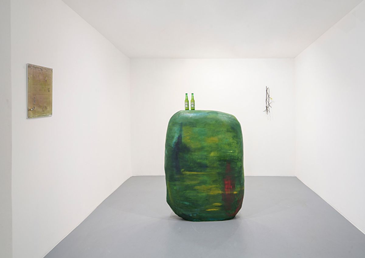 Vue de l’exposition « Premier soleil » de Franck Scurti, galerie Michel Rein, Paris, 2021. Courtesy de l’artiste et Michel Rein, Paris/Bruxelles. Photo : Florian Kleinefenn