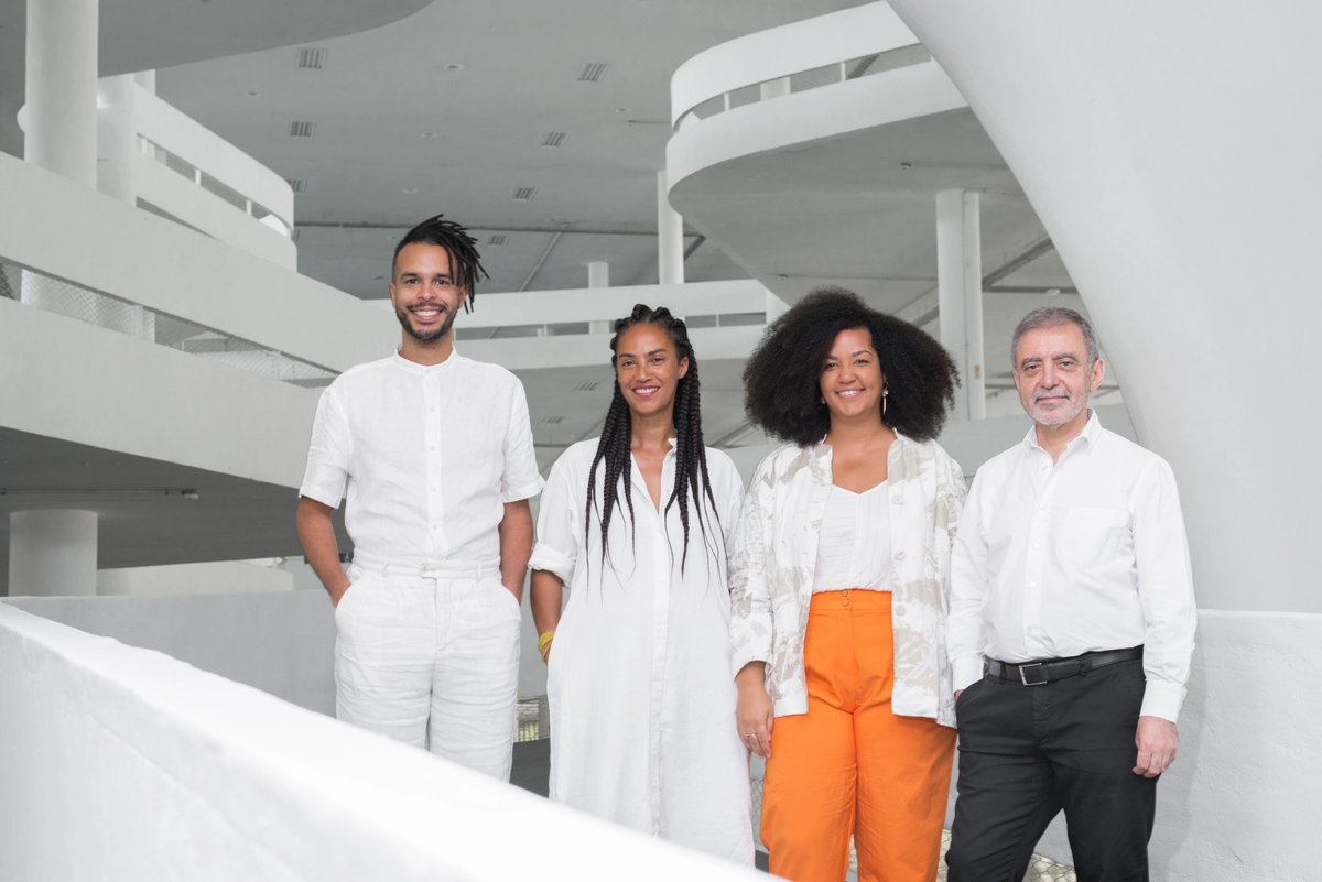 Les commissaires de la 35e Biennale de São Paulo, de gauche à droite : Hélio Menezes, Grada Kilomba, Diane Lima et Manuel Borja-Villel. © Levi Fanan/Fundação Bienal de São Paulo