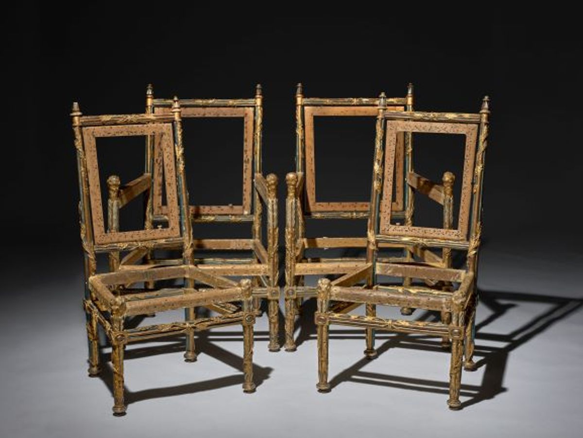 Georges Jacob et Jean-Baptiste Rode, suite de mobilier royal à châssis d’époque Louis XVI, livrée vers 1778-1779, bois sculpté, doré et patiné. © Artcurial