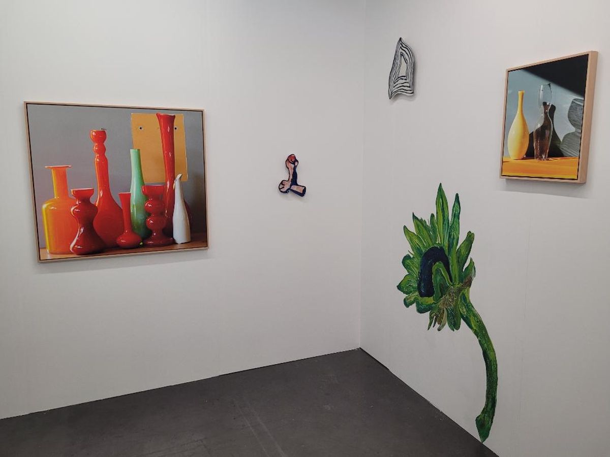 Photographies de Pedro Almodovar et peintures de Santi Moix chez Marlborough. Photo : A.C.