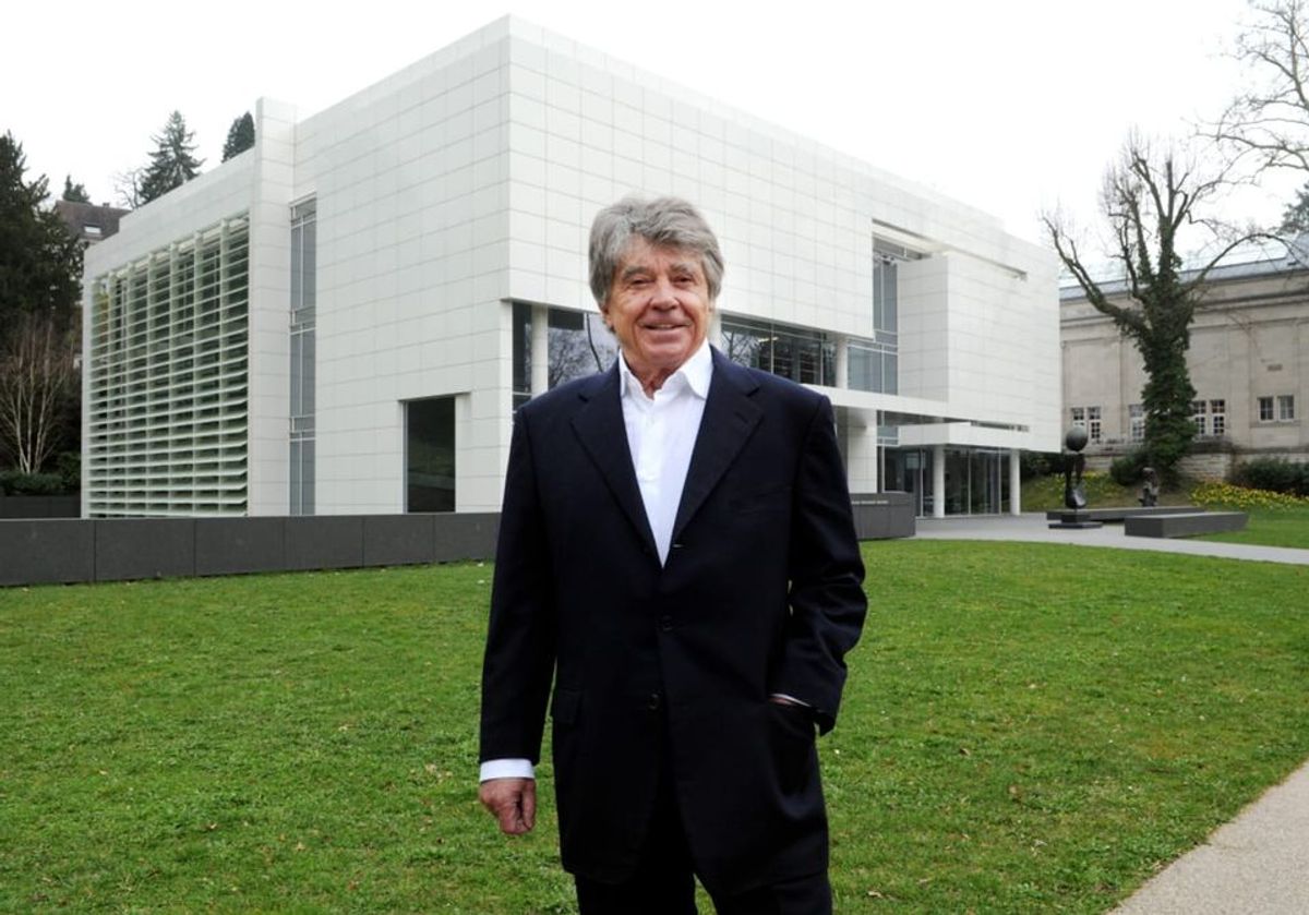 Frieder Burda devant son musée à Baden-Baden. © Musée Frieder Burda, Baden-Baden
