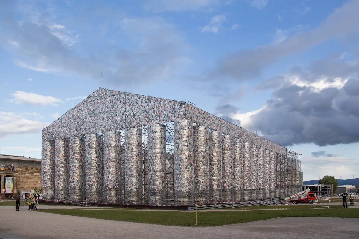 Parthenon der Bücher à la Documenta 14, à Cassel, en 2017. Photo : Paul Broeker via Wikimedia Commons