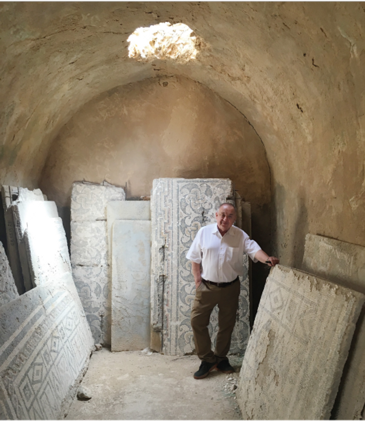 Jean-Patrice Marandel dans les réserves du site archéologique de Carthage. Photo Carole Blumenfeld