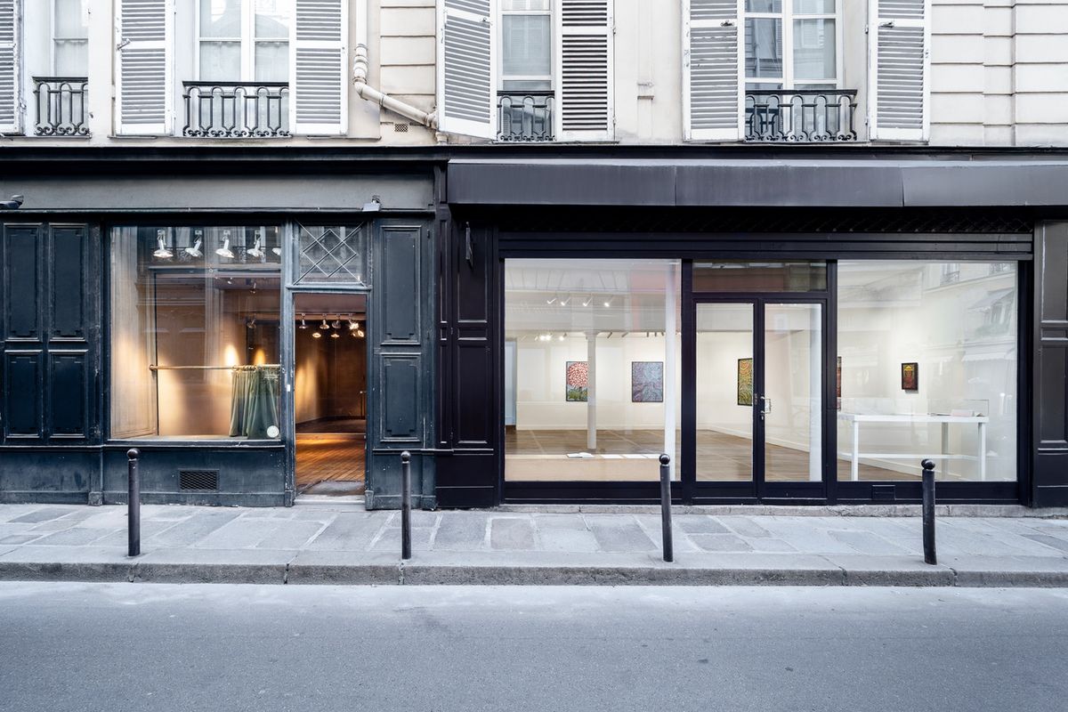 La galerie Crèvecœur s'agrandit, rue de Beaune, d'un espace supplémentaire, ici à gauche. Photo : galerie Crèvecœur