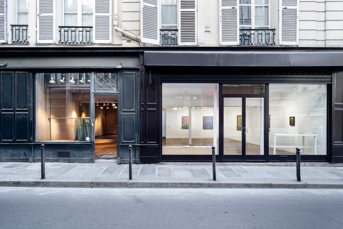 La galerie Crèvecœur s'agrandit, rue de Beaune, d'un espace supplémentaire, ici à gauche. Photo : galerie Crèvecœur
