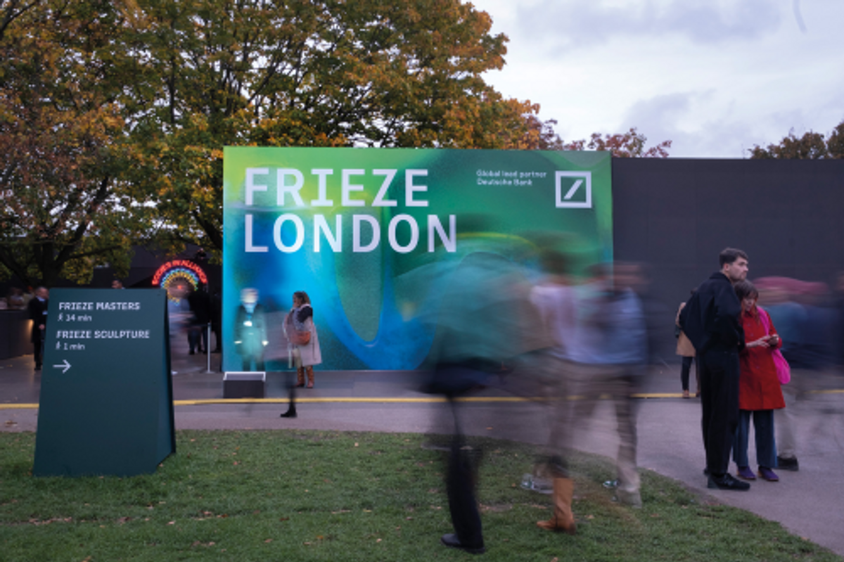 Vue de la Foire Frieze, Regents Park, Londres, 2022. Courtesy Frieze. Photo Linda Nylind
