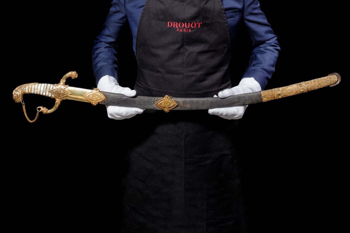 Sabre de Napoléon Ier vendu à Drouot en 2025. Courtesy Giquello