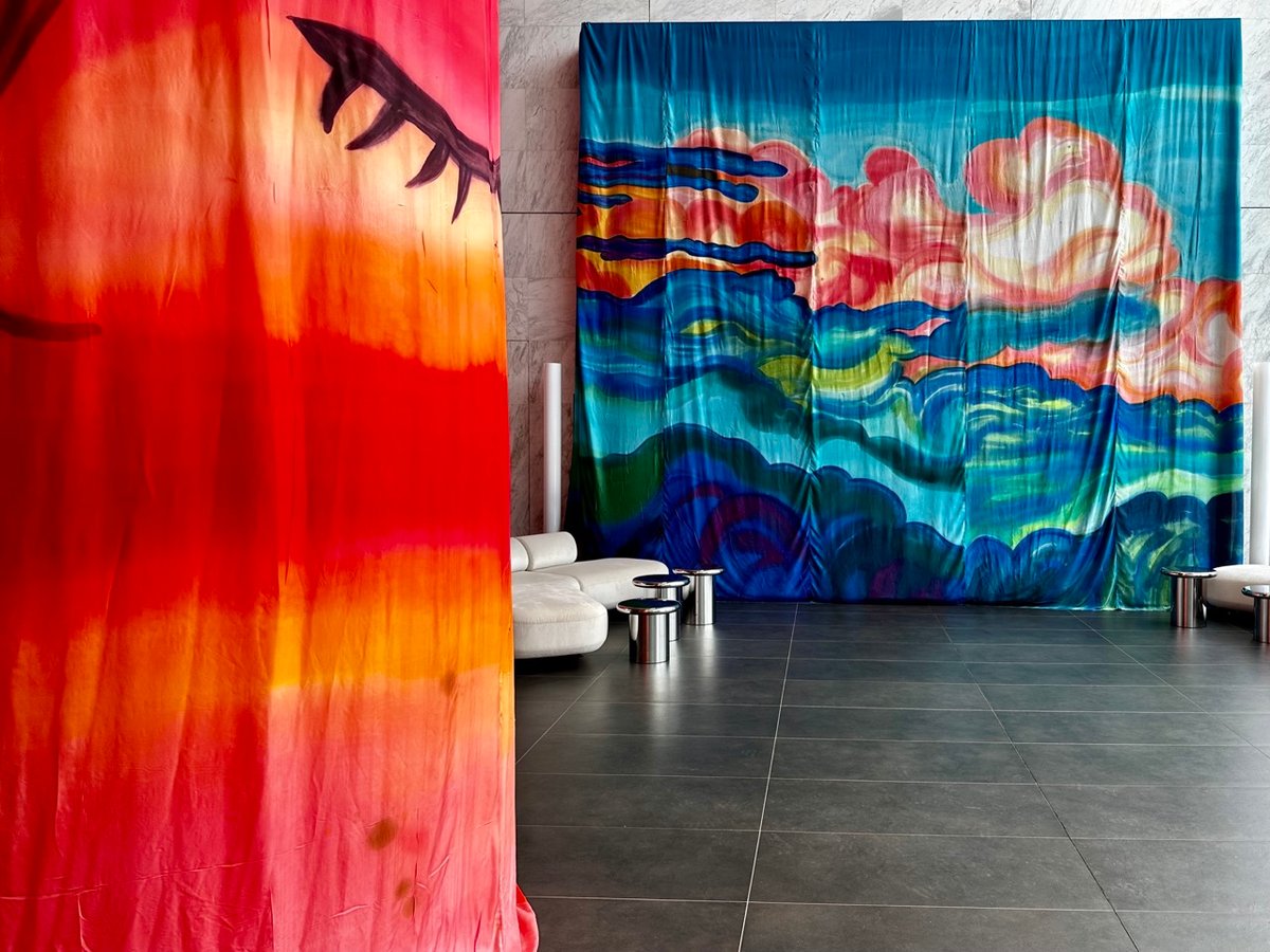 « Art for (H)all » : œuvres de Charlotte Vitaioli dans l’entrée du siège opérationnel d’Havas à Puteaux. Photo Philippe Régnier