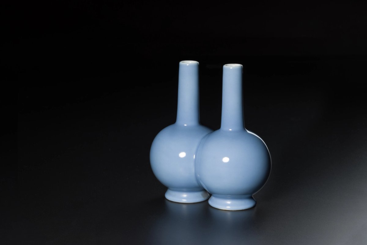 Double vase bouteille monochrome, dynastie Qing, période Yongzheng (1723-1735), porcelaine, collection Grandidier, musée Guimet, Paris. © Richard W.C. Kan’s Zhuyuetang collection/Photo Barry Lui