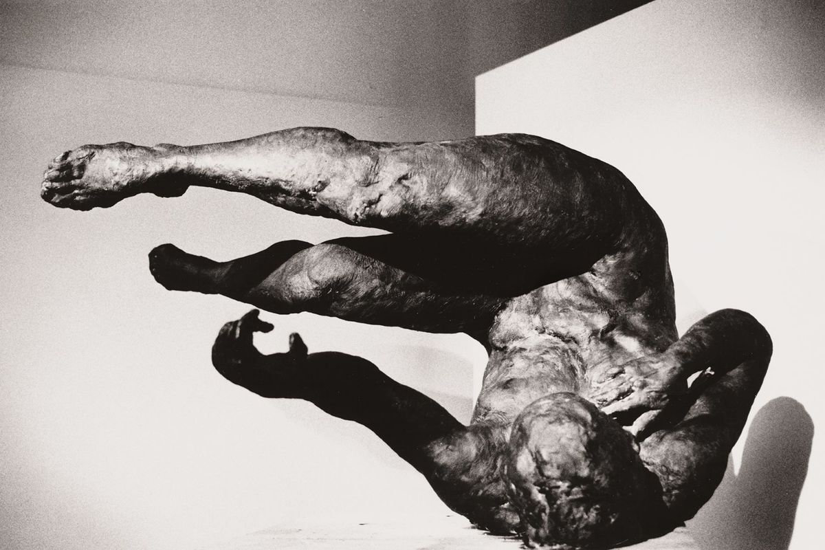 Eric Fischl, Tumbling Woman, 2002, bronze. Courtesy de l’artiste et Skarstedt Gallery, New York