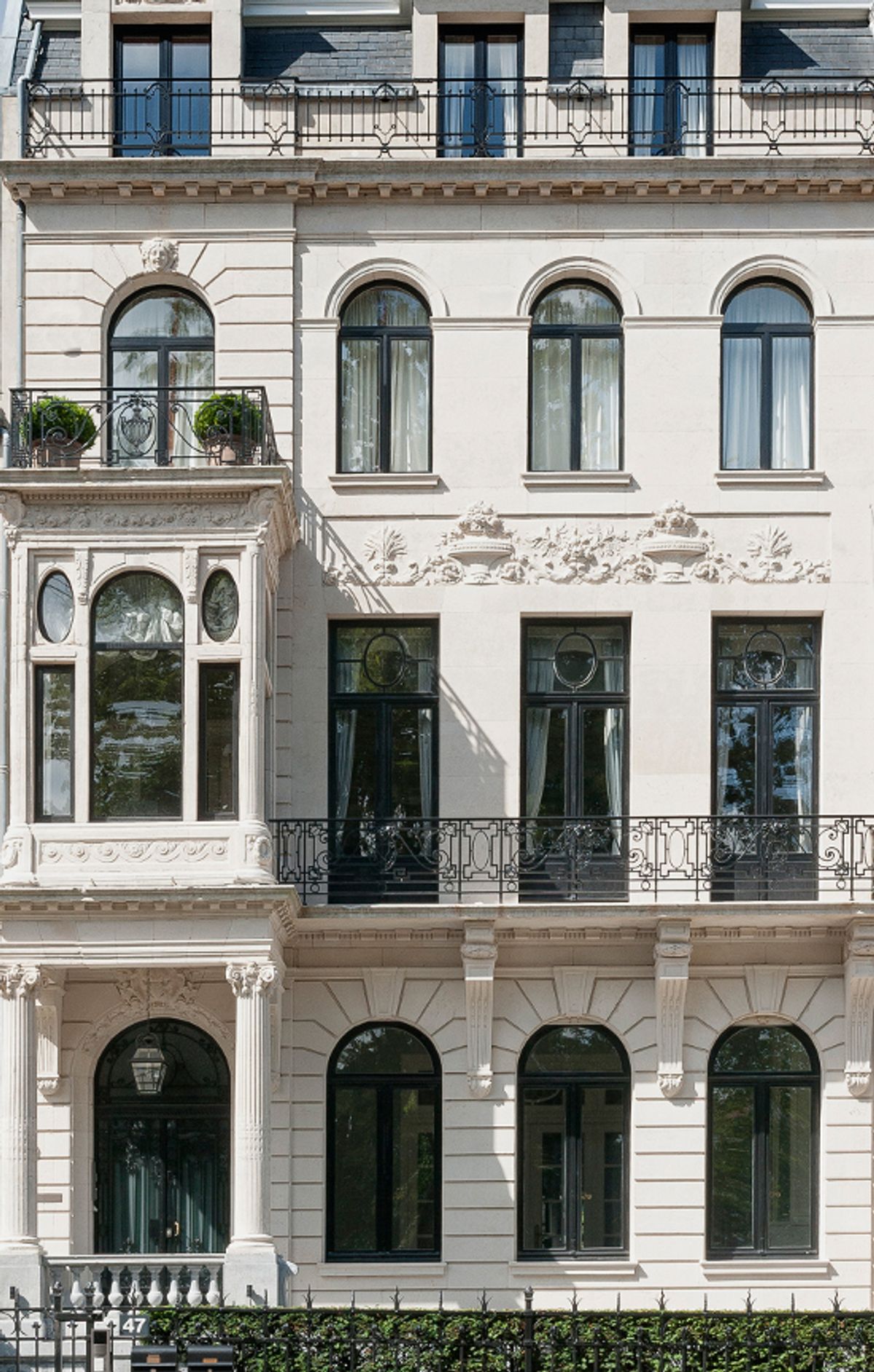 Façade des locaux de Pierre Bergé & Associés à Bruxelles. Photo : D. R.