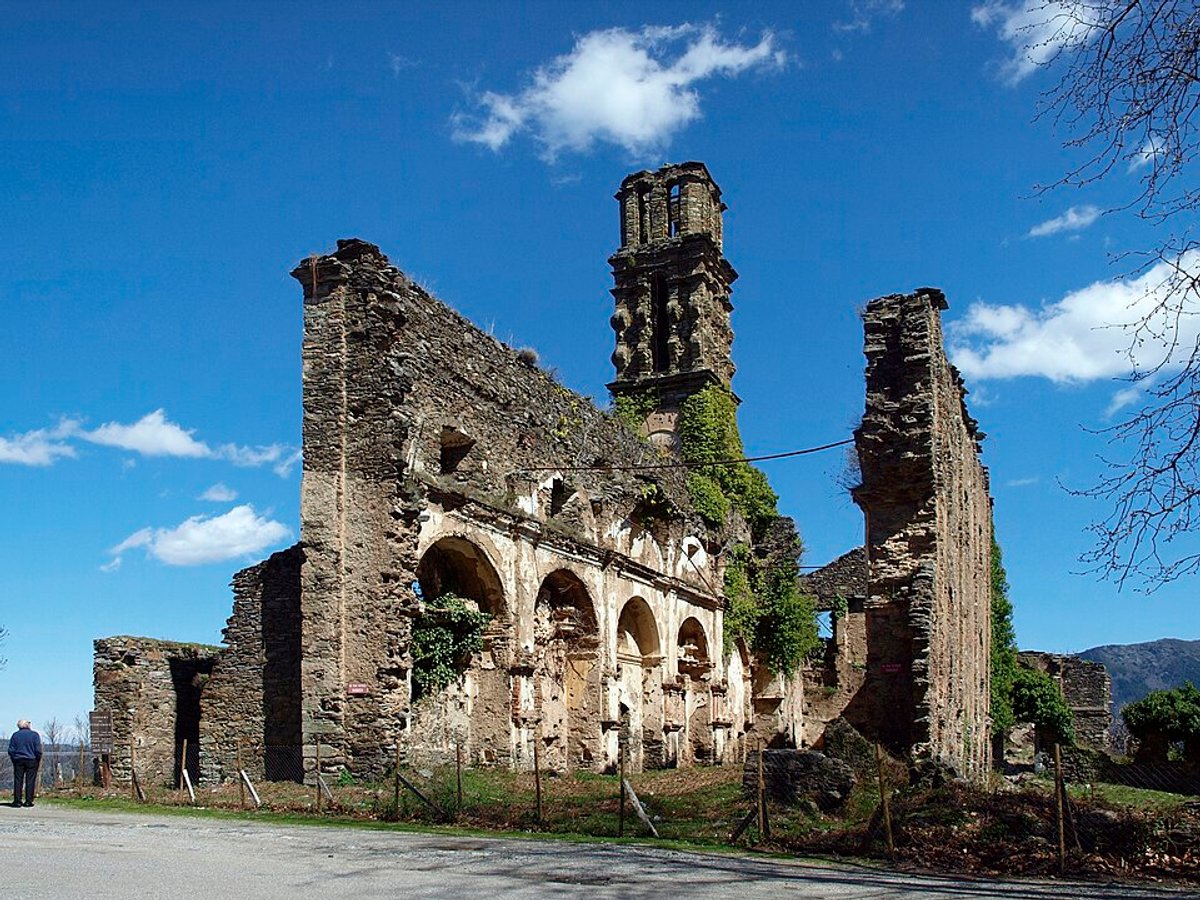 Ruines du couvent franciscain d'Orezza à Piedicroce (Haute-Corse). © Pierre Bona