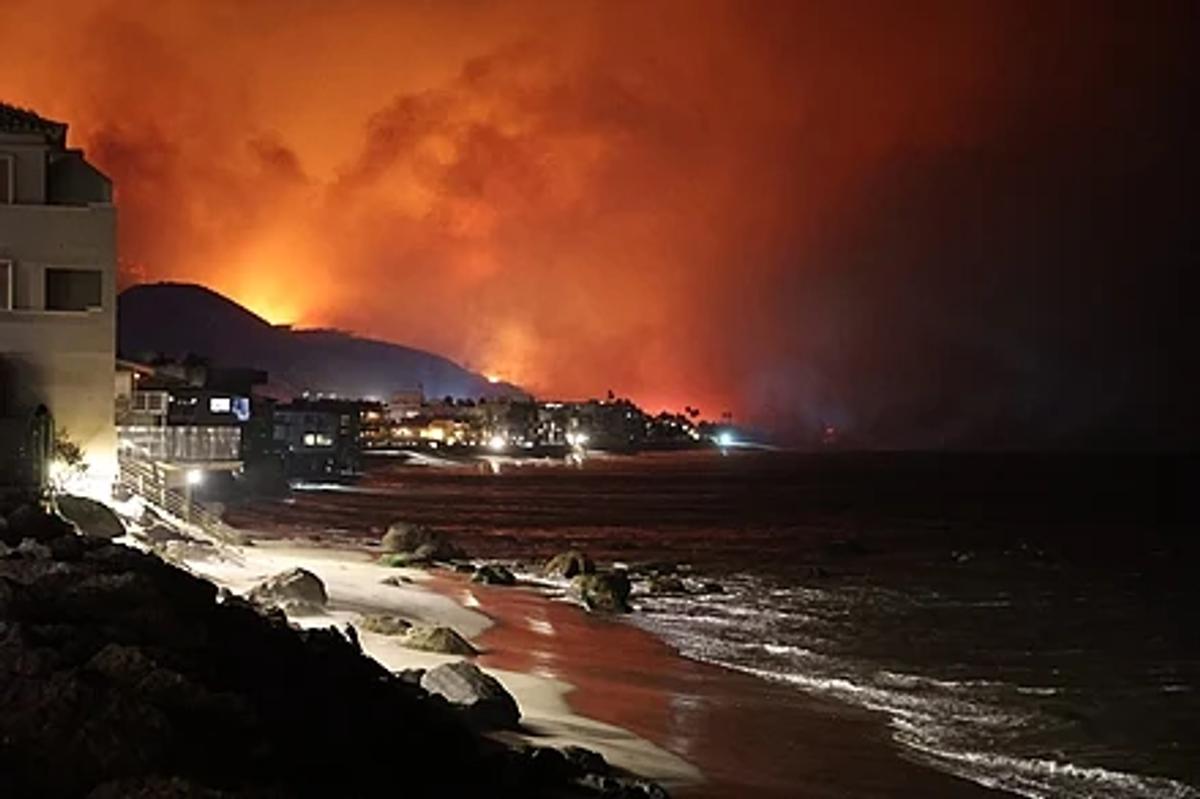 Les incendies de Los Angeles à Pacific Palisades et Malibu vus de la côte. D.R.