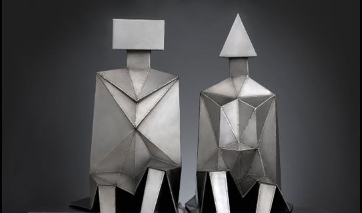 Lynn Chadwick, Sitting Couple, 1990, acier inoxydable.
© Osborne Samuel Galler