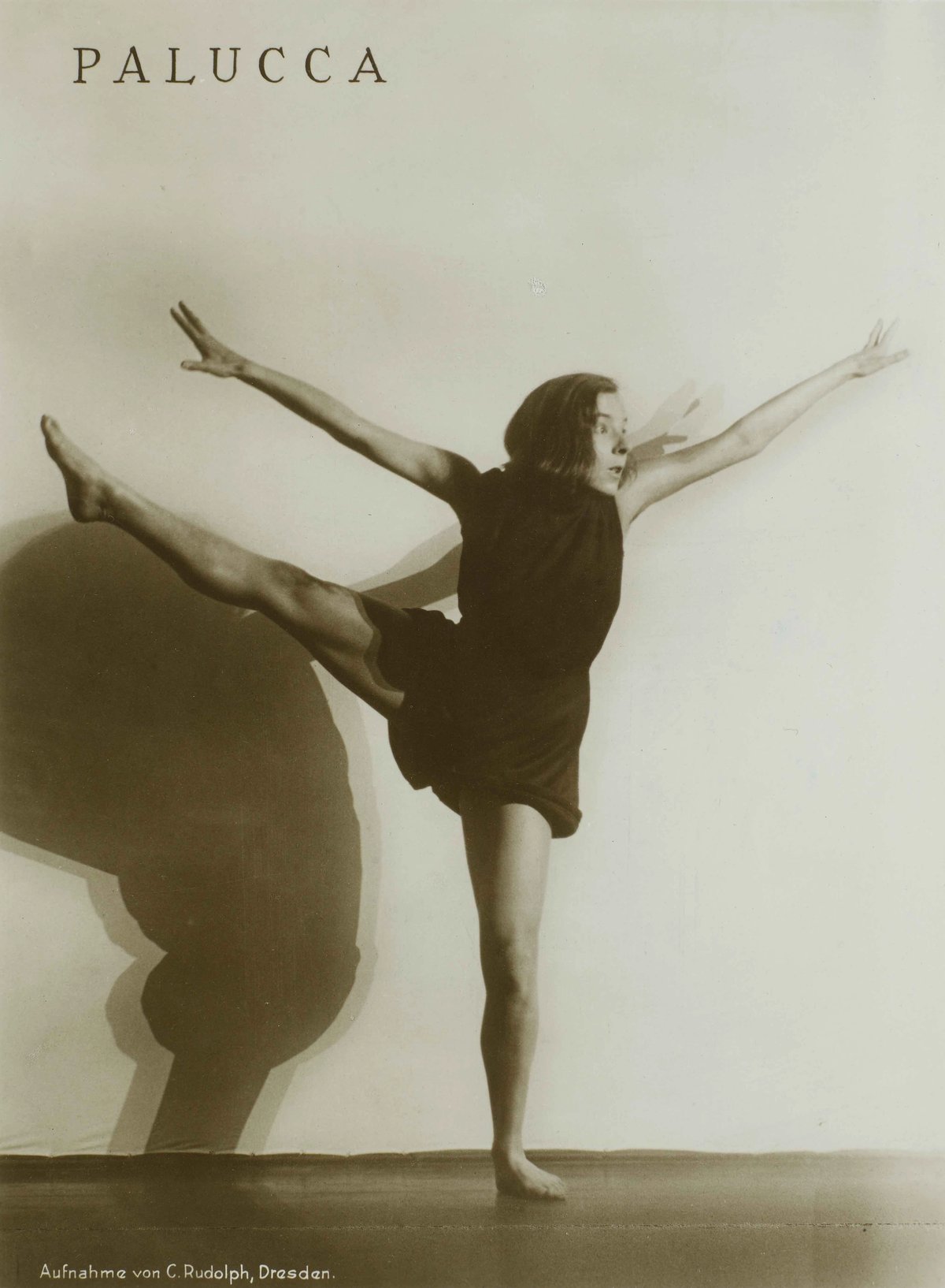 Charlotte Rudolph, Palucca, 1922-1923, épreuve gélatino-argentique. Collection Centre Pompidou, Paris, Musée national d’art moderne - Centre de création industrielle. © Adagp, Paris