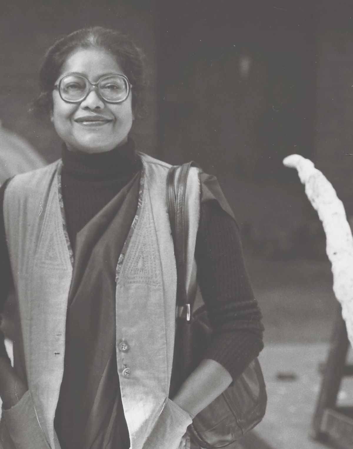 Arpita Singh aux ateliers Garhi, New Delhi, vers 1985, photographie de Jafar Islah. © Jafar Islah. © Arpita Singh, Courtesy Talwar Gallery, New York | New Delhi