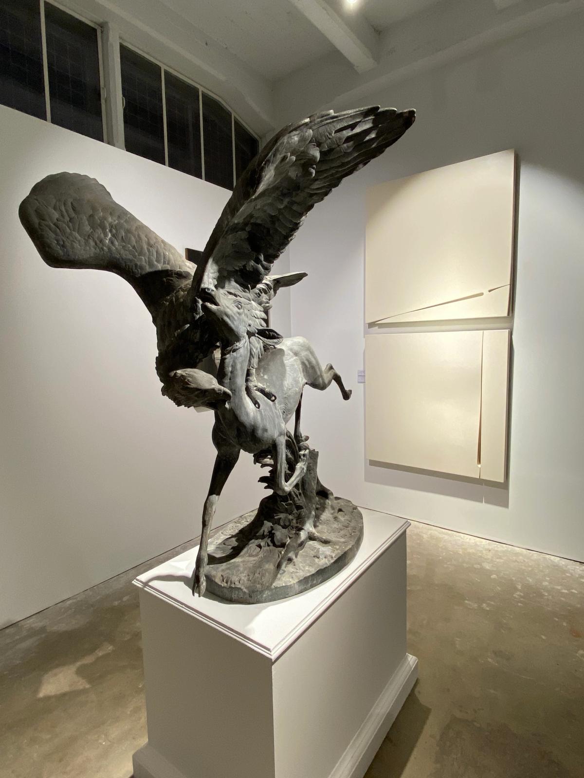 Friedrich Léopold Bürde, sculpteur, et Moritz Geiss, fondeur, Aigle surprenant un faon, après 1846. Modèle exposé à la section prussienne de l'Exposition universelle de Paris de 1855. Galerie Henri Vanhoenacker.
Photo : B.M.