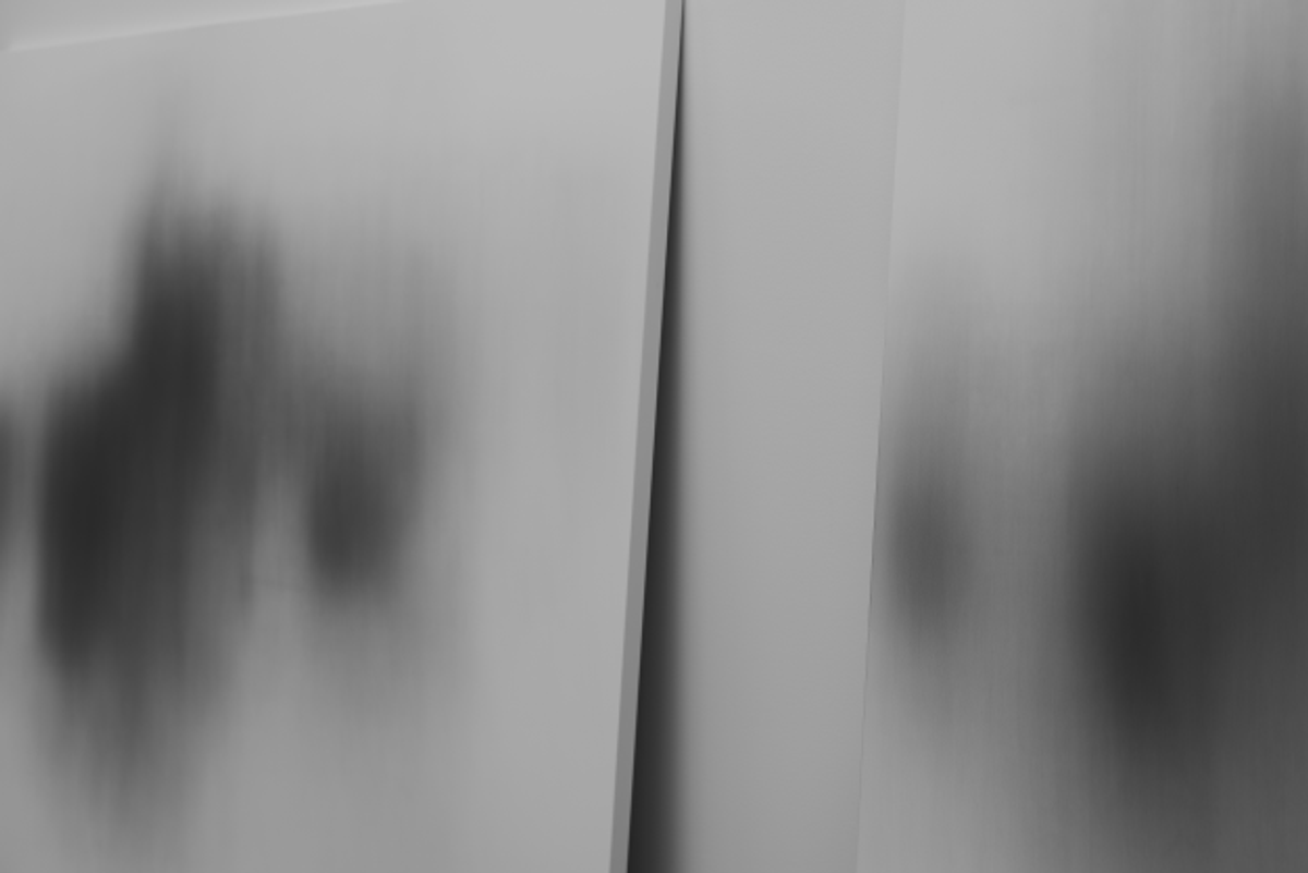 Daniel Turner, Untitled, 2021, acier inoxydable bruni. Courtesy de l’artiste et galerie Allen, Paris