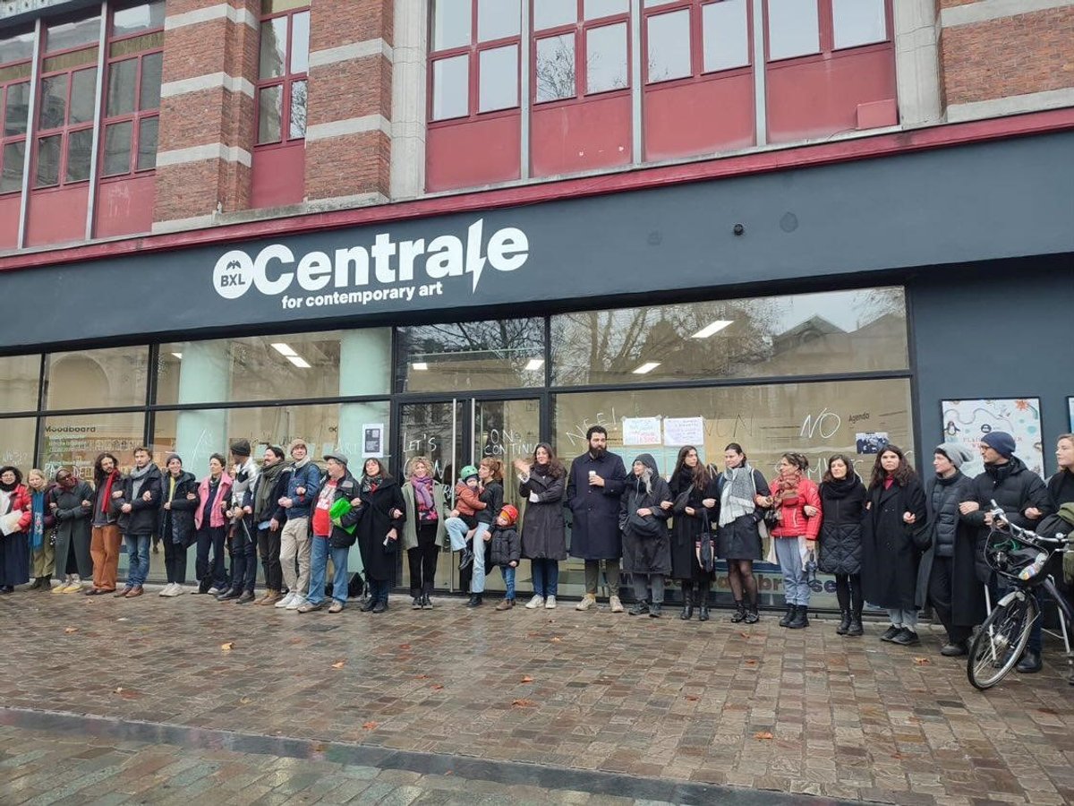 Manifestation de soutien à La Centrale à Bruxelles devant son bâtiment. Photo: D.R.