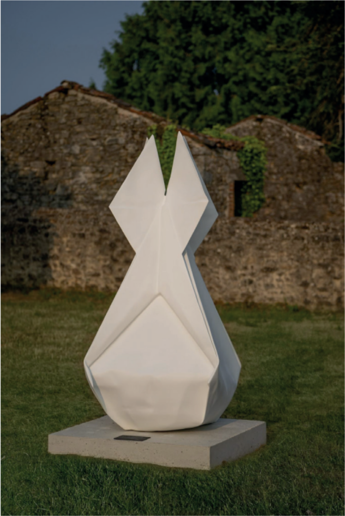 Paperbomb à Oradour-sur-Glane © Anne Laudouar