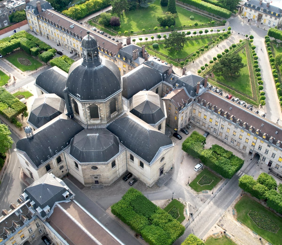 La Chapelle Saint-Louis de la Salpêtrière. Hôpital Pitié-Salpétrière, AP-HP. Photo Lympa Architectures