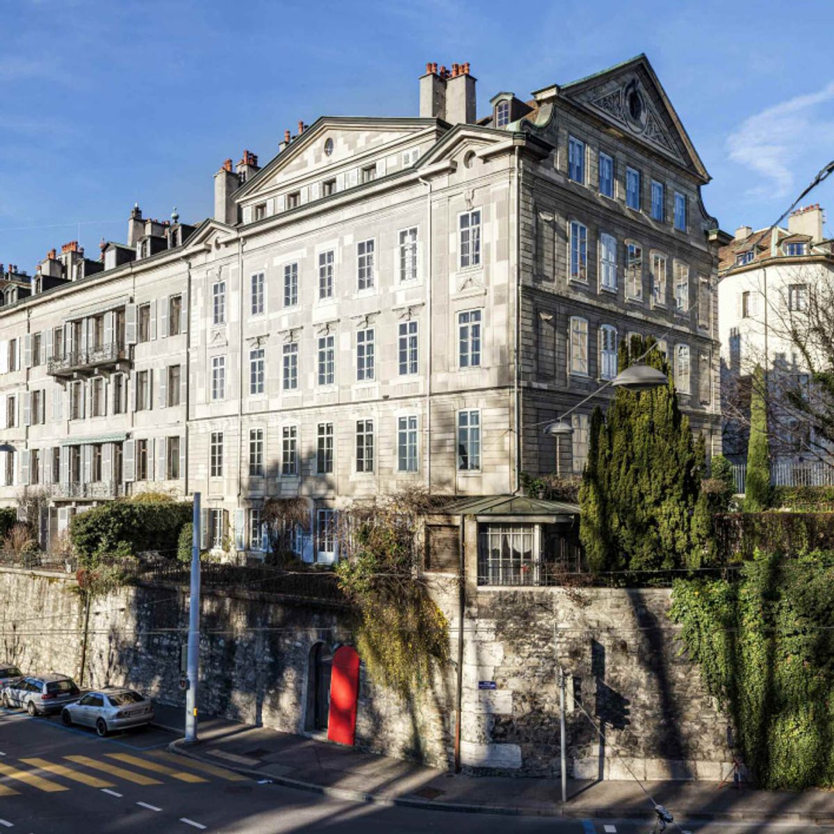 L'entrée sur rue de l'Espace Muraille, situé en contrebas de la résidence du couple de collectionneurs à Genève. Espace Muraille