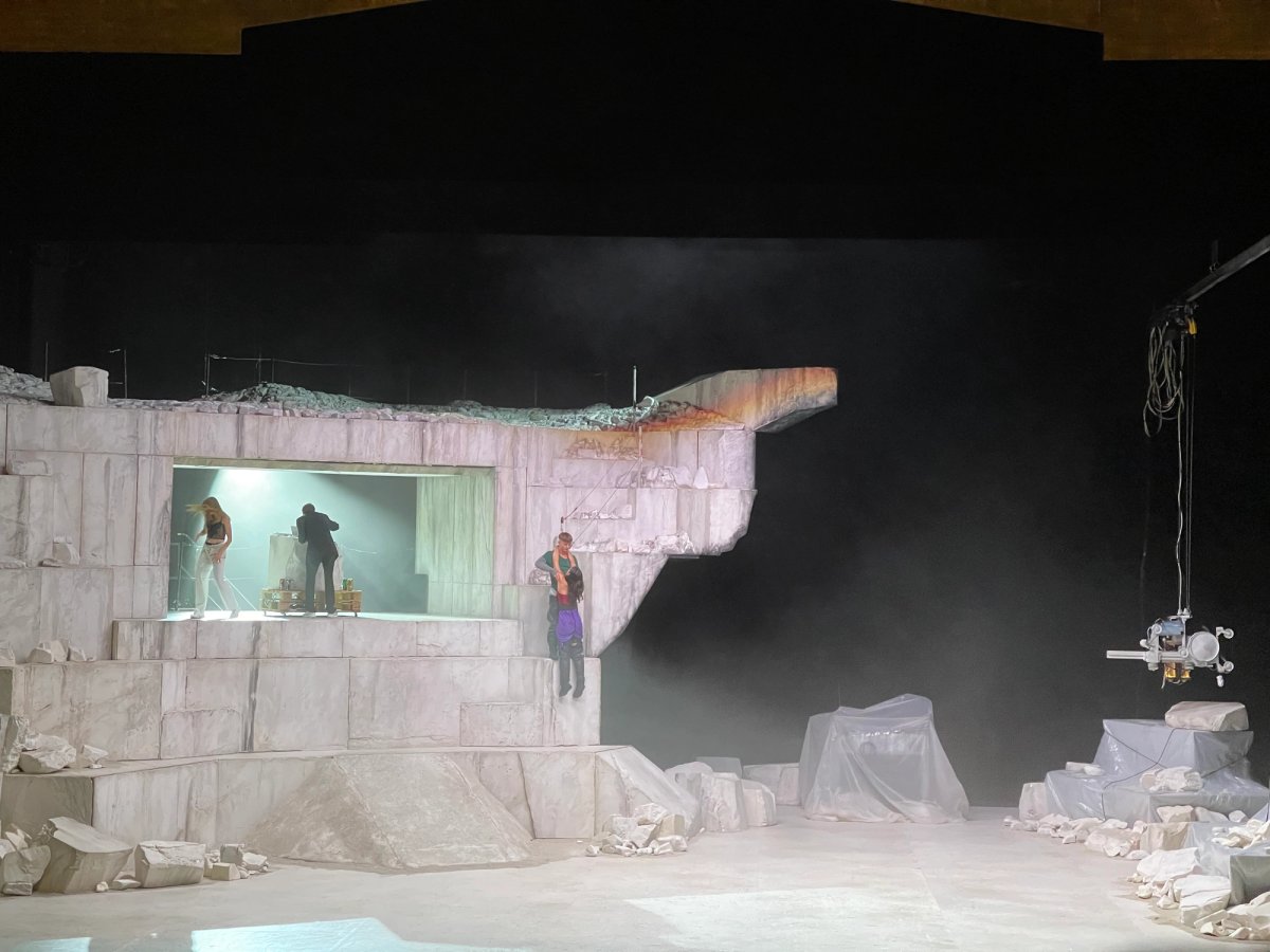 (La)Horde, spectacle Room with a view, au Théâtre du Châtelet, à Paris. Photo : Philippe Régnier