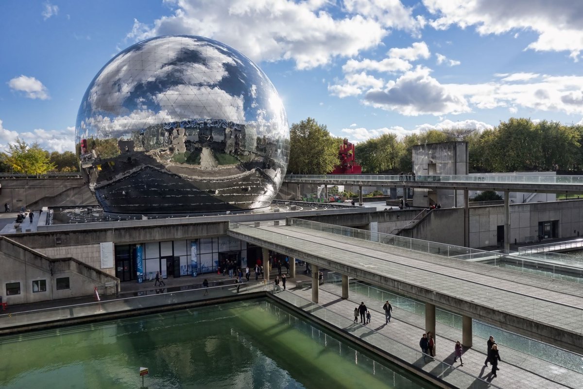 La Géode, à La Villette. Courtesy Wikipedia