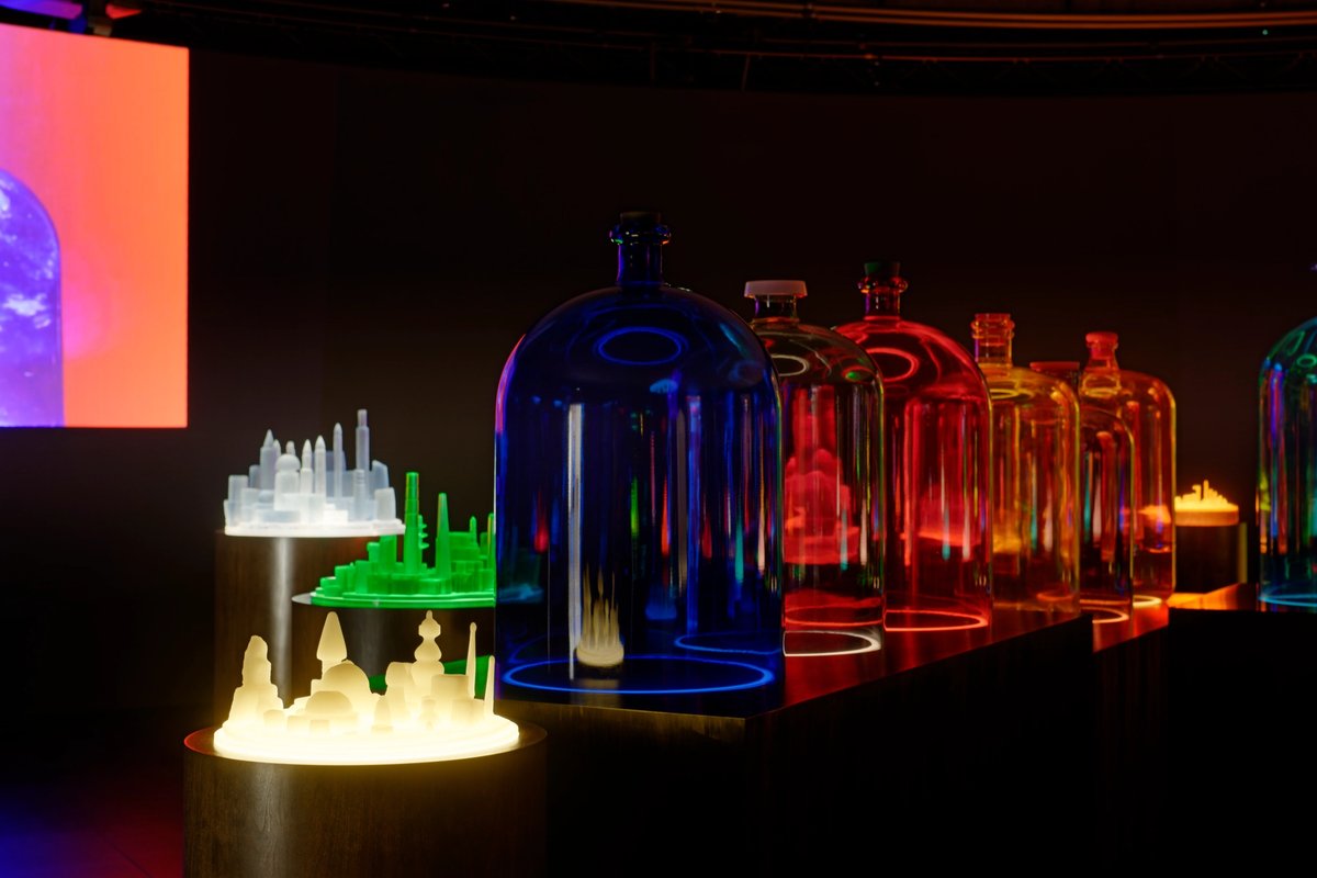 Vue de l’exposition « Ghost and Spirit » de Mike Kelley, dans le cadre de la saison « Mythologies américaines », Bourse de Commerce - Pinault Collection (Paris), 2023. Photo : Aurélien Mole / Pinault Collection.