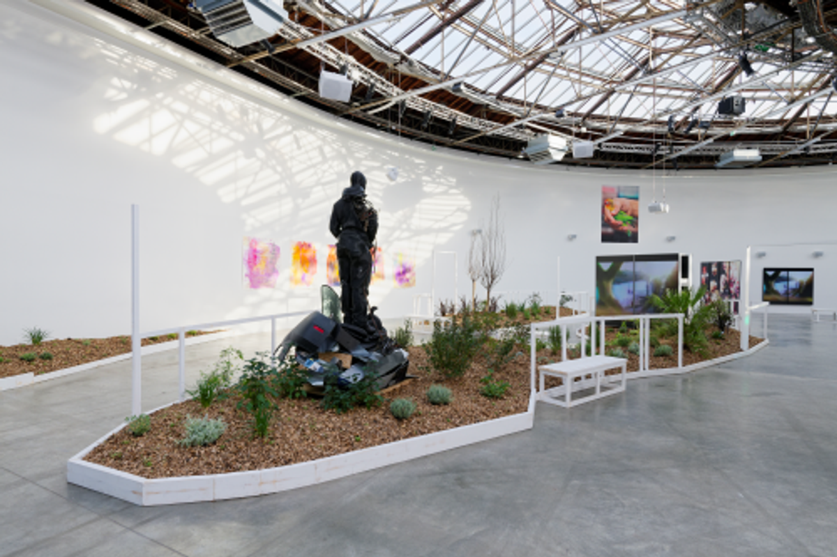 Vue d’exposition, « Signal. Mohamed Bourouissa », Palais de Tokyo, Paris, 2024. © Mohamed Bourouissa. Photo Aurélien Mole