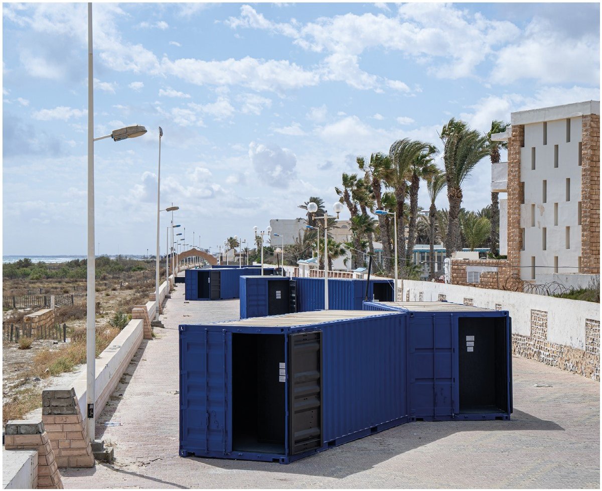 Les conteneurs de la section art vidéo El Kazma sur la corniche de Gabès. Courtesy du Gabes Cinéma Fen