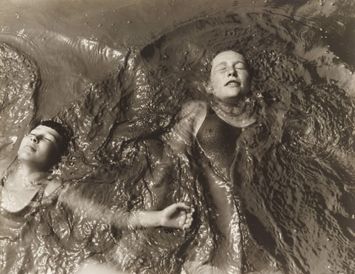 Kate Steinitz, Dos crawlé, 1930, épreuve gélatino-argentique, The Museum of Modern Art, New York, collection Thomas Walther. Avec l’aimable autorisation de la Steinitz Family Art Collection. © The Museum of Modern Art, New York, 2021