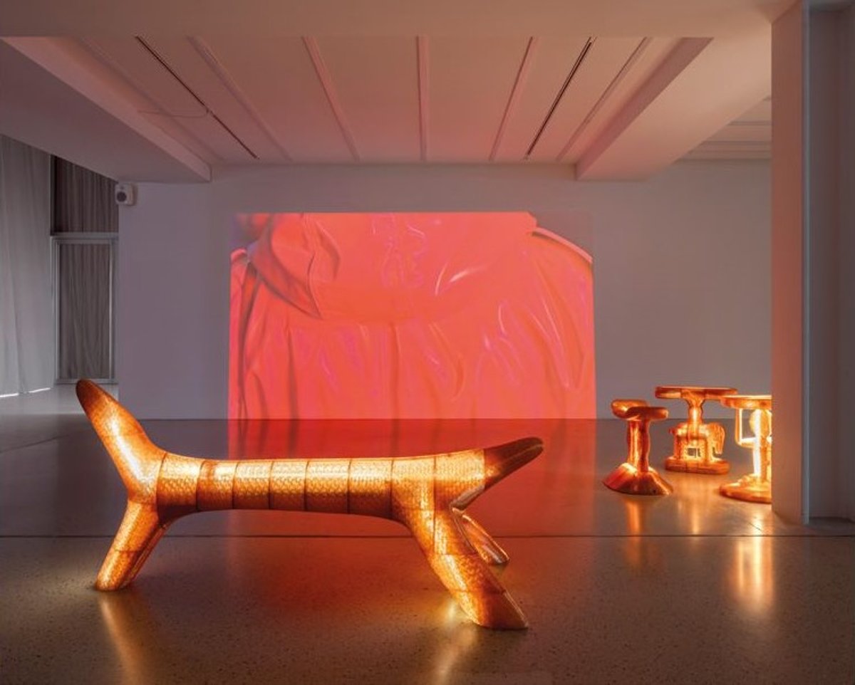 Chloé Quenum, Tu respires à ma place sans le savoir, installation in situ, techniques mixtes, Fondation Pernod Ricard, Paris, 2026. Courtesy de l’artiste et de la Fondation Pernod Ricard. Photo Nicolas Brasseur