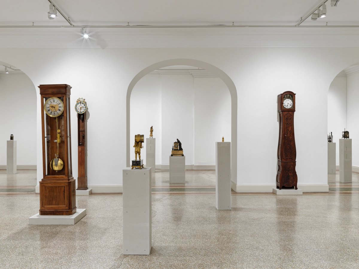 Vue de l’exposition d’Ugo Rondinone « The sun goes down and the moon comes up » au Musée d’art et d’histoire de Genève. Courtesy Musée d’art et d’histoire de Genève