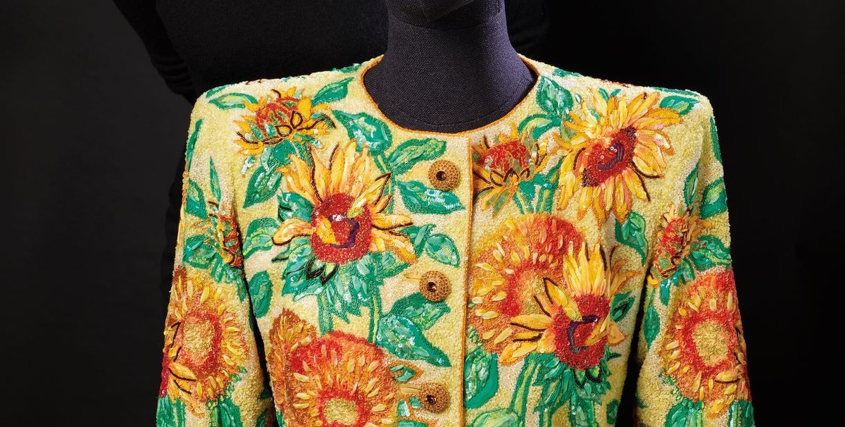 Camille de Foresta et la veste Tournesols, créée par Yves Saint Laurent en 1988. © Christie's