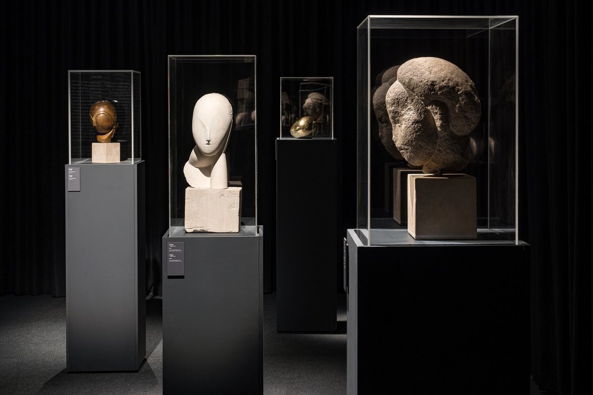 Vue de l’exposition « Brancusi. Sources roumaines et perspectives universelles » au Musée national d’art de Timisoara. Photo © : Cătălin Georgescu