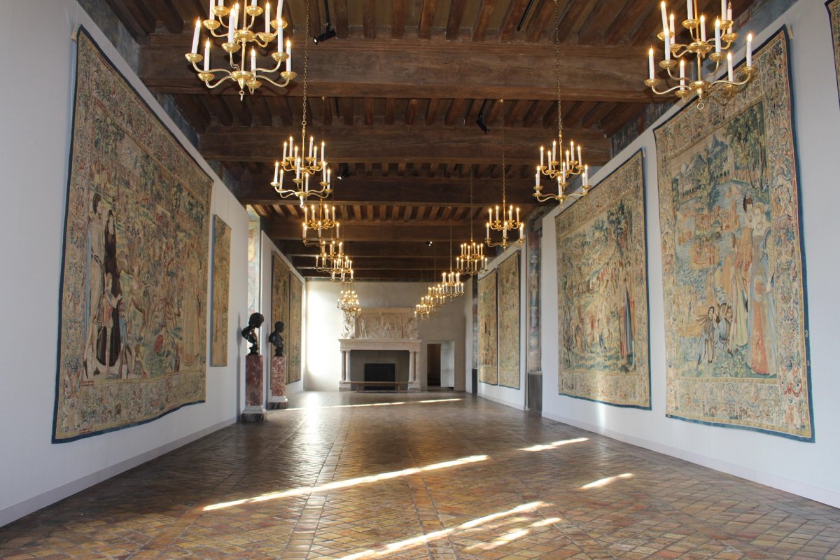 Galerie de Psyché, Château d'Écouen. Tenture des Valois. Photo : A. Go