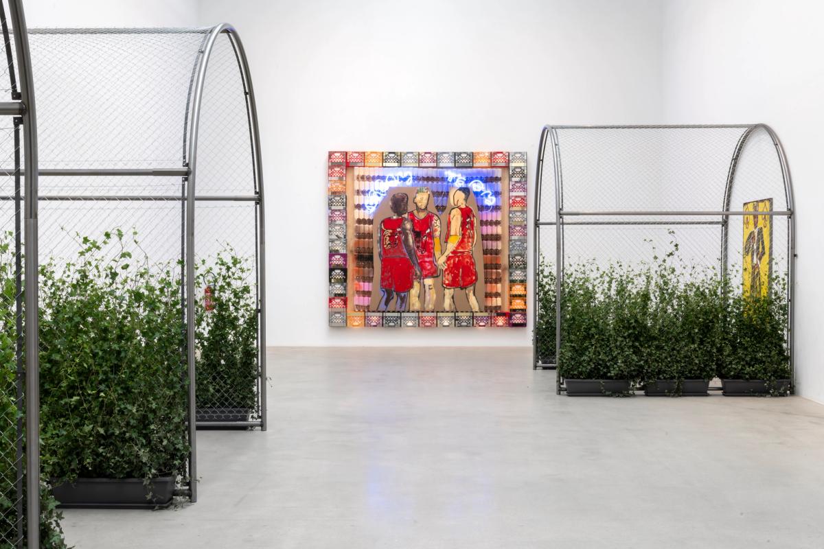 Vue de l’exposition « Alvaro Barrington : They Got Time : You Belong To The City ». Photo : Charles Duprat. Courtesy Thaddaeus Ropac gallery, London · Paris · Salzburg · Seoul. © Alvaro Barrington