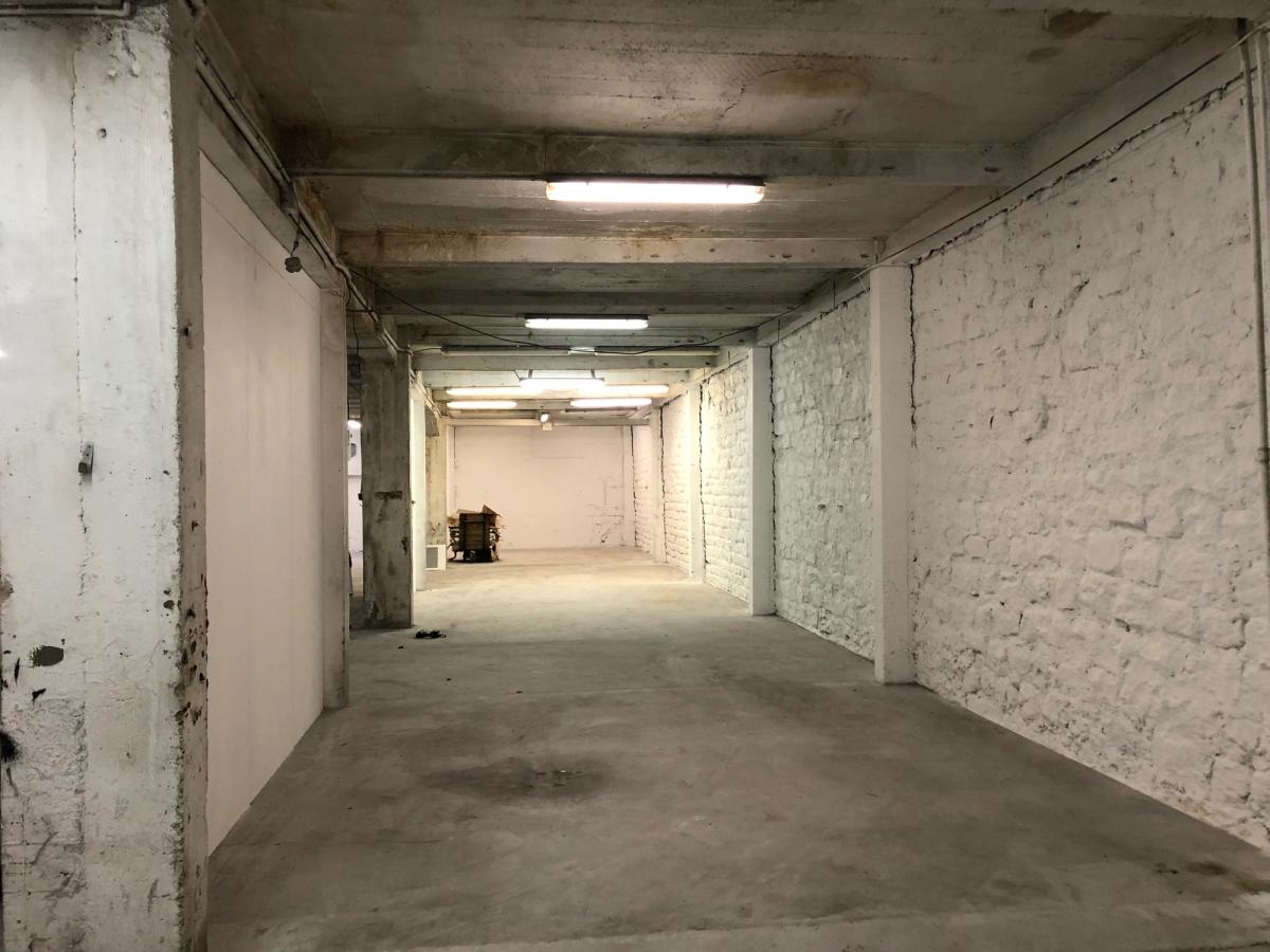 L'ancien garage, propriété d'Emerige, accueille l'exposition 2022 de la bourse Révélations Emerige. Photo : D.R. 