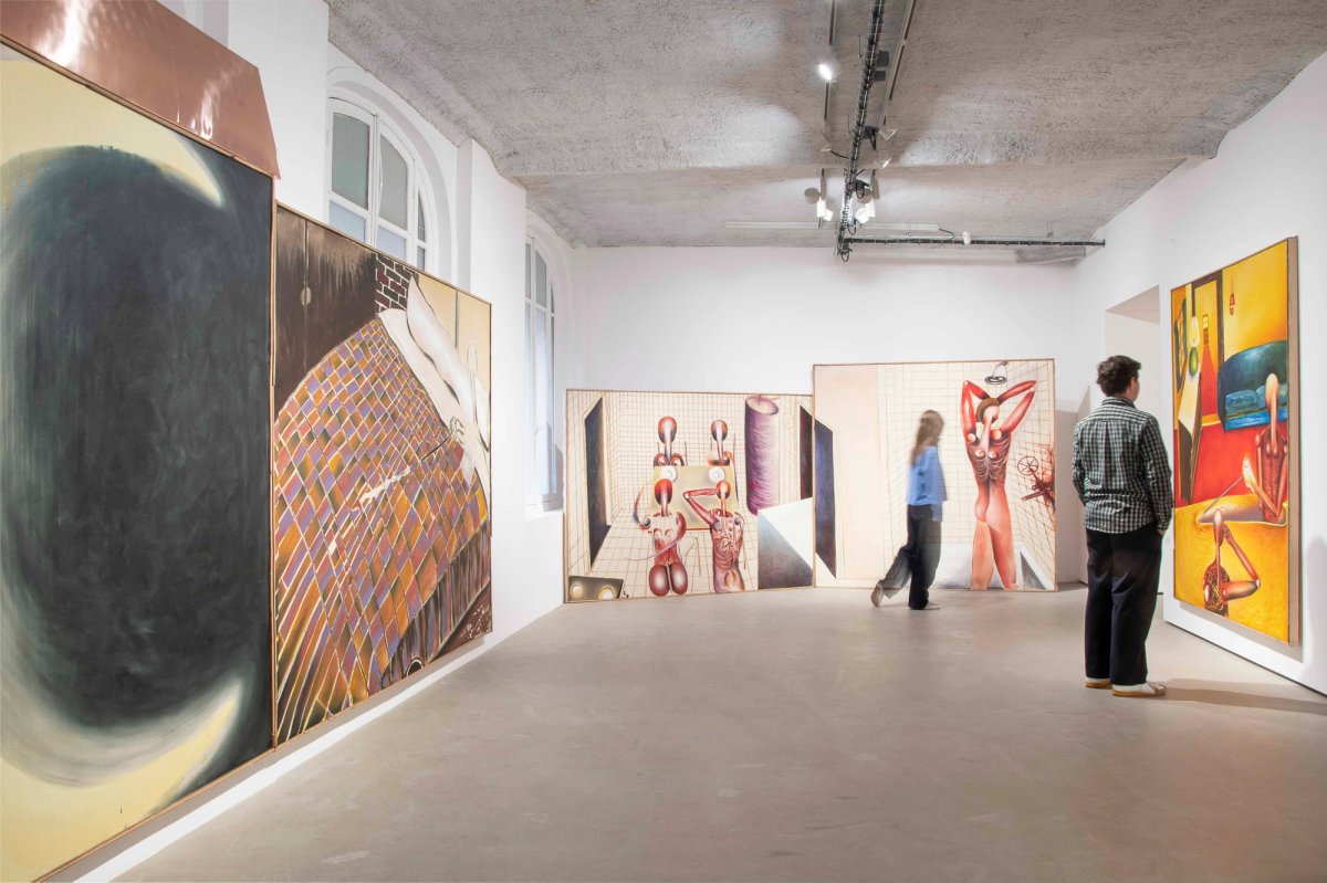 Vue de l’exposition « Santiago de Paoli : Riding Hot » à la Galerie Jocelyn Wolff, Paris. Photo Chloé Philipp. Courtesy de l’artiste et Galerie Jocelyn Wolff, Paris