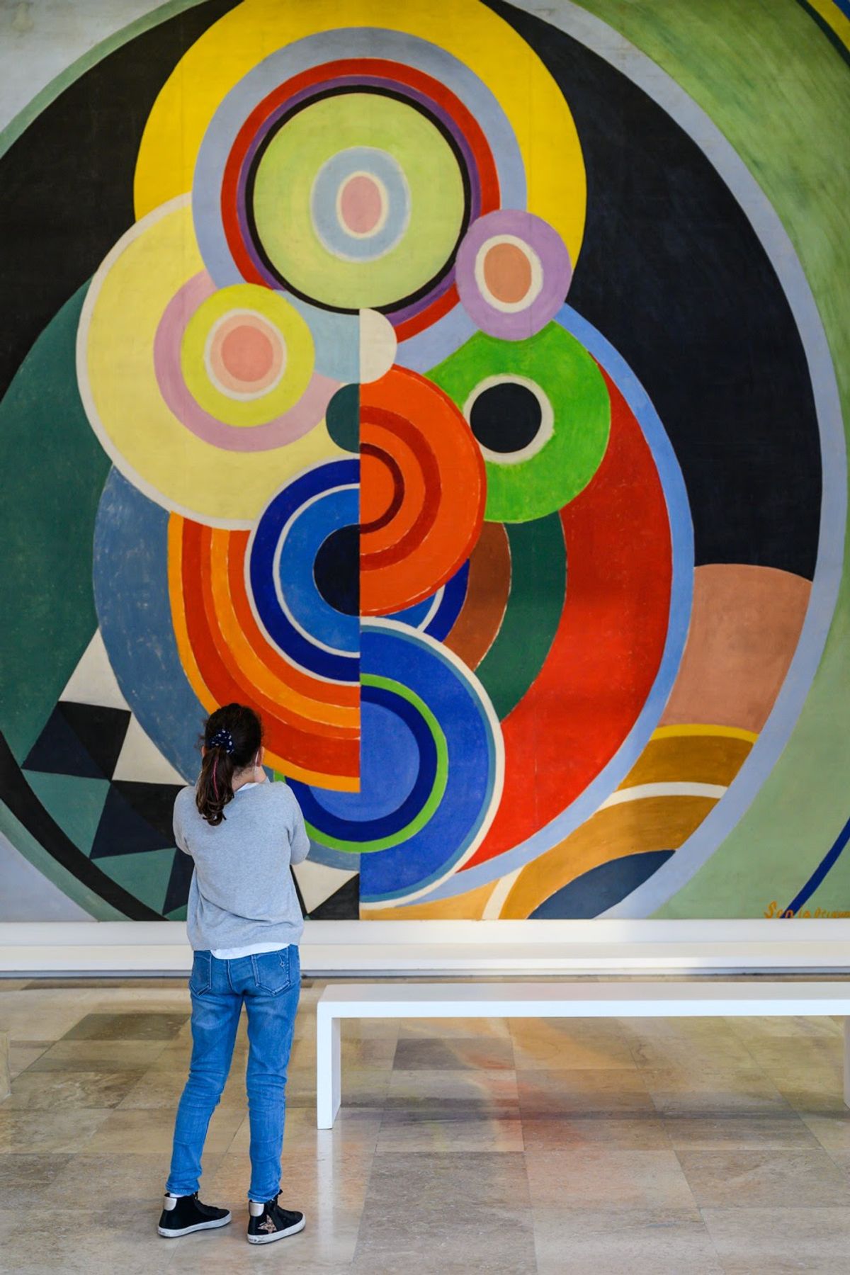 Rythme, décoration pour le Salon des Tuileries (Disques), 1938, huile sur toile, 536 x 595 cm, Don des Réalités nouvelles en 1939 © Musée d’Art Moderne de Paris