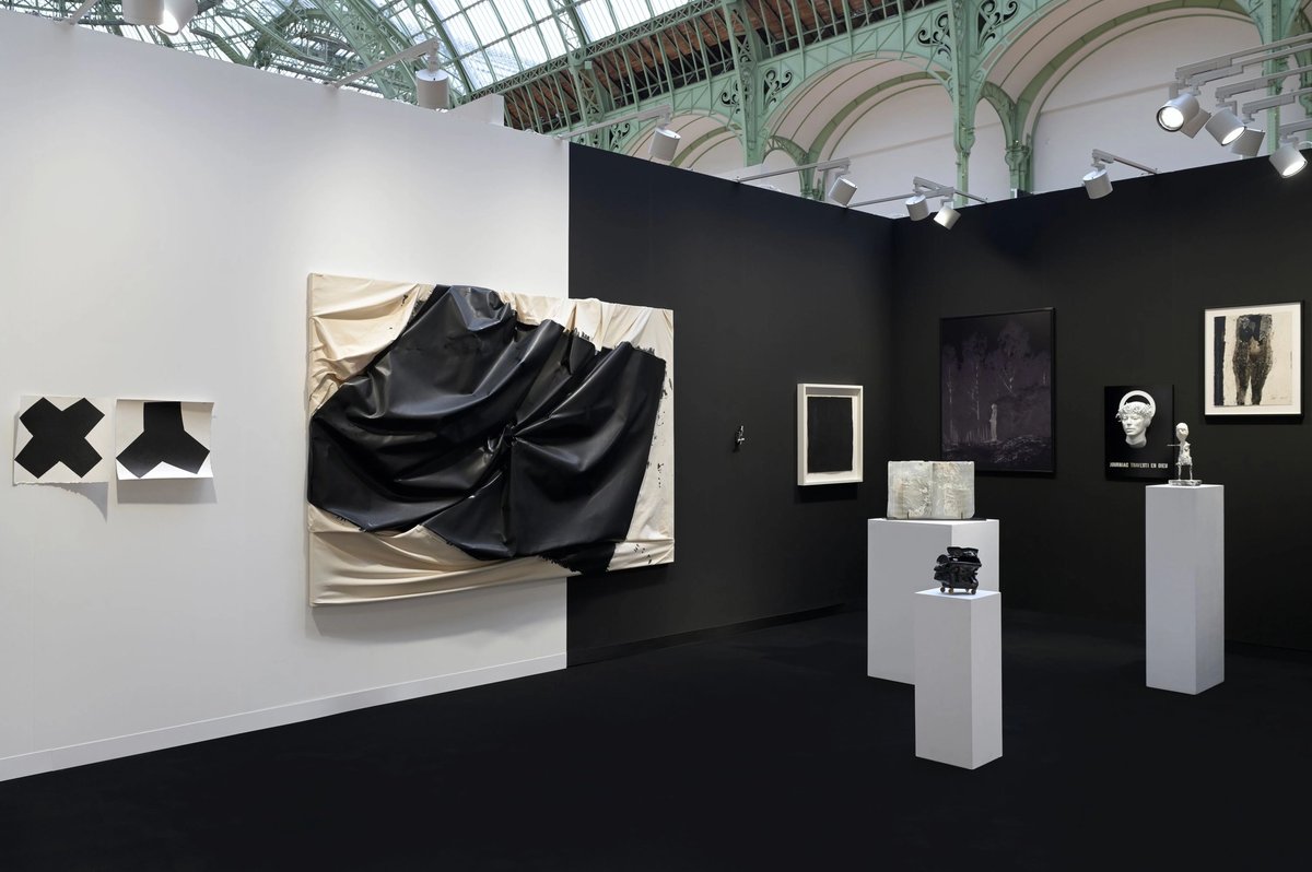 Stand de la galerie Christophe Gaillard, Art Basel Paris, 2026. Photo rebecca Fanuele