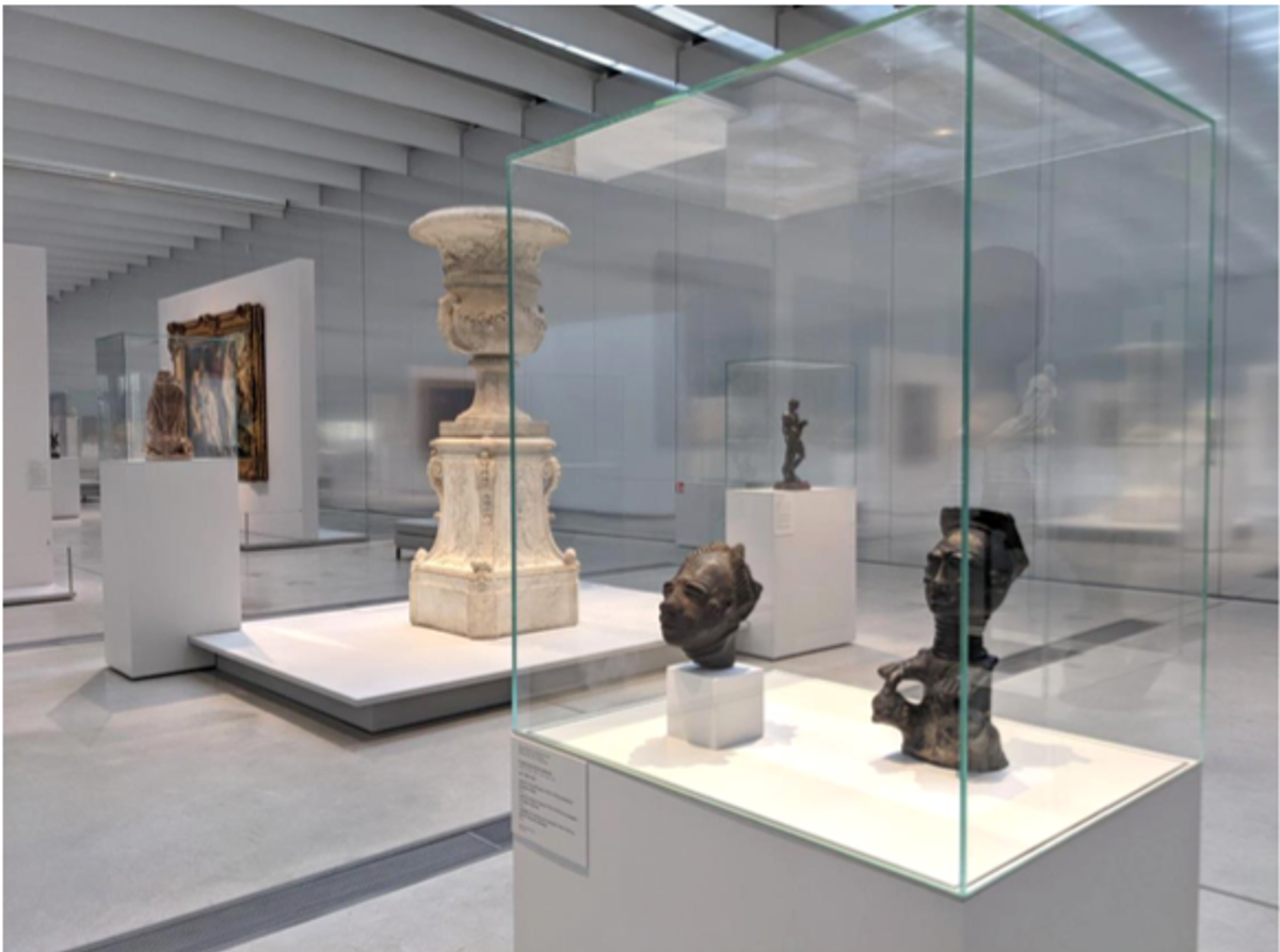 Des œuvres du musée du quai Branly-Jacques Chirac exposées dans la Galerie du temps au Louvre-Lens. © D.R.